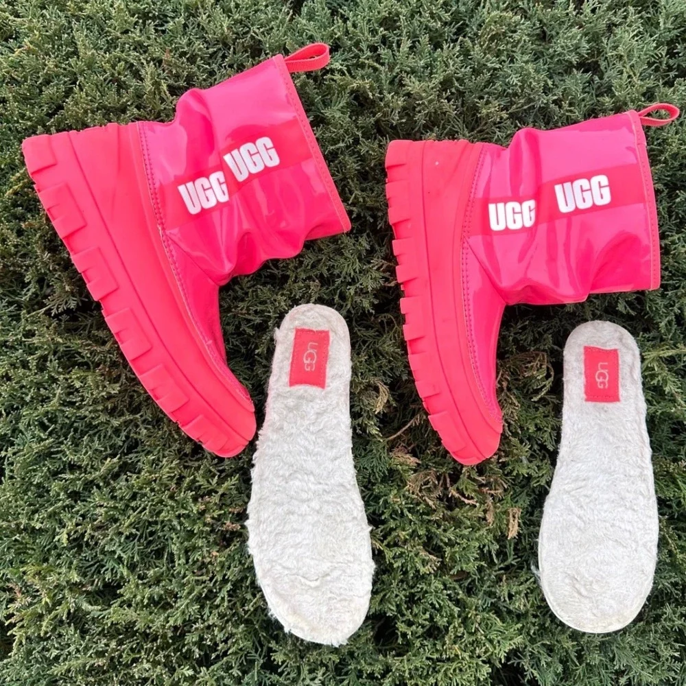 UGG Kids Classic Brellah Mini Boots Big Kids Size 5‎ Pink